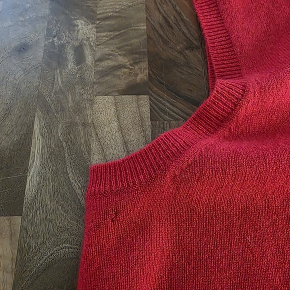 Antonio Melani 100% Cashmere Red Sleeveless Turtleneck Sweater Vest Sz Large NWT - Picture 9 of 9
